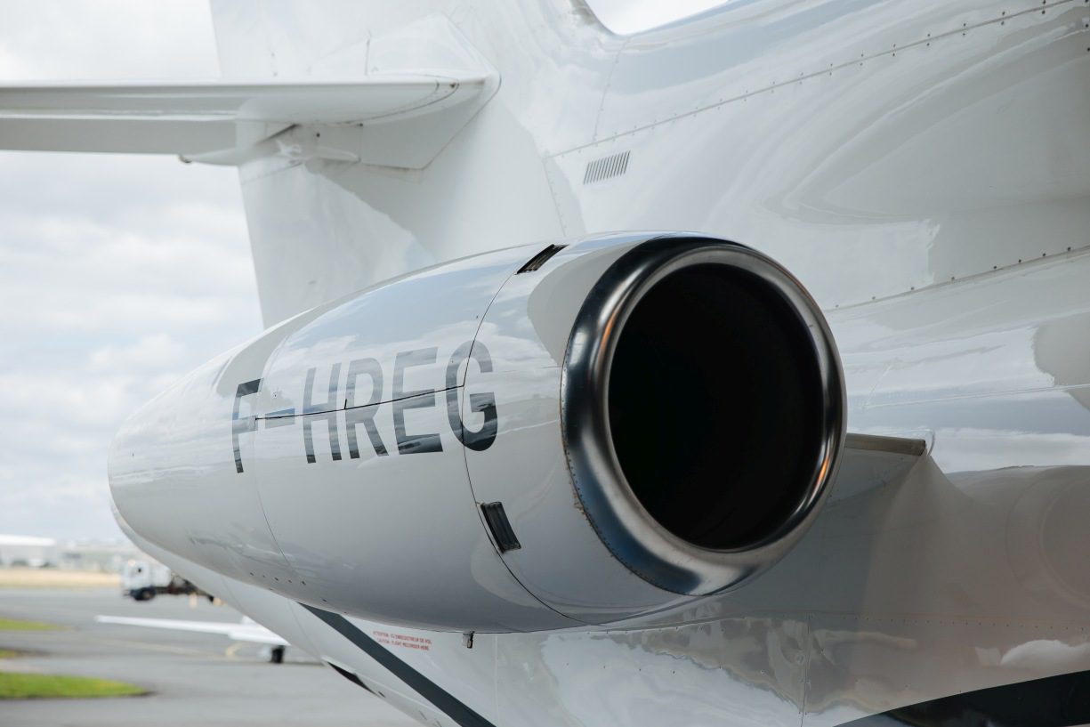Airlec-Aircraft-Falcon 900 EX-turbine