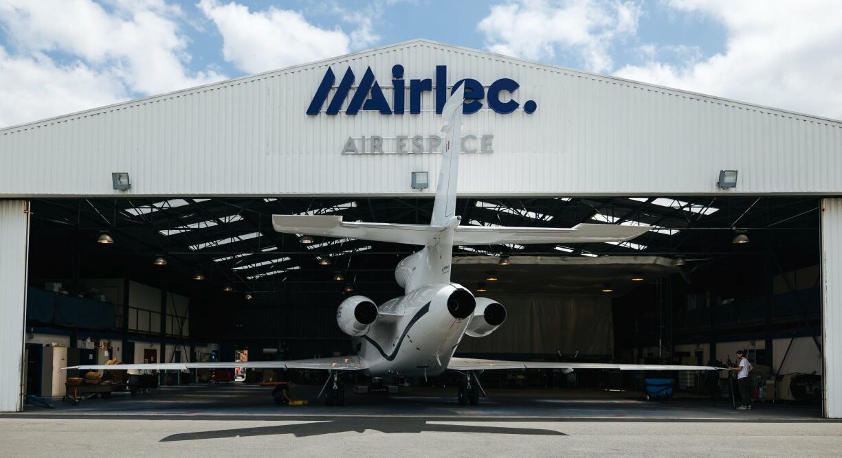 Airlec-Aircraft-Falcon 900 EX-Hangar